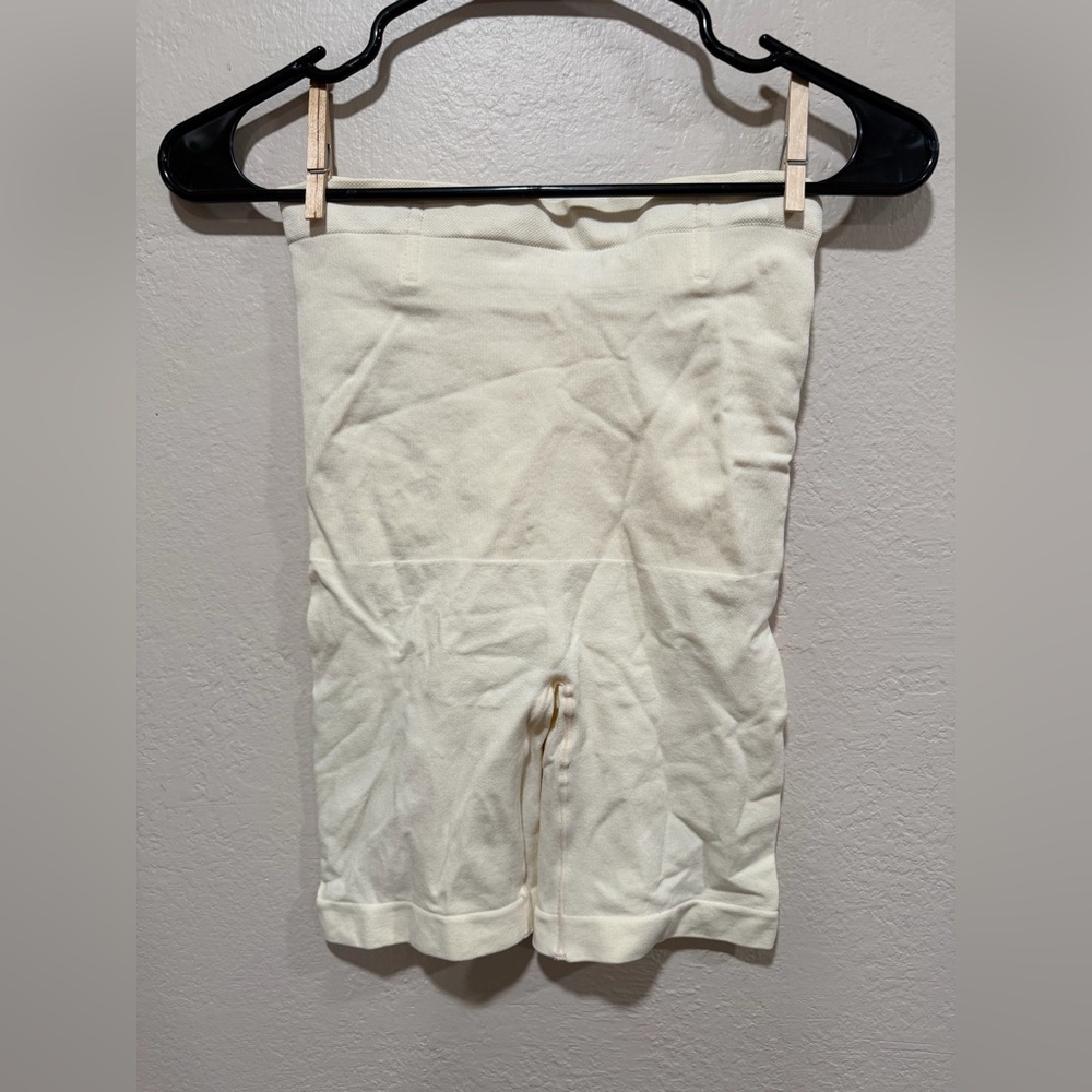 Shapermint Essentials Cream Shorts